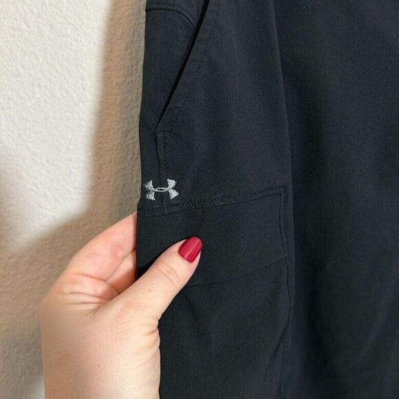 Under Armour Men’s Tech Cargo Shorts 34 Black Golf Stretch Casual 10" Inseam - Picture 4 of 6